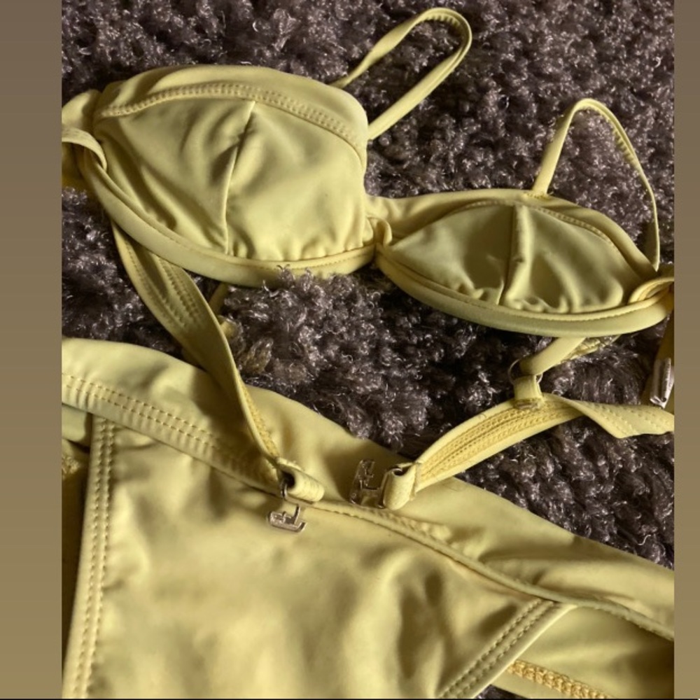 Bikini - Picture 2 of 2